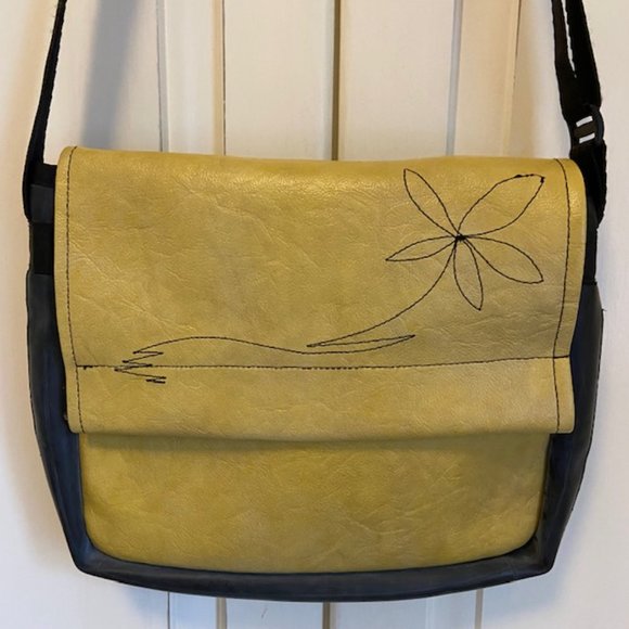 FLAT Yellow Messenger Bag - Picture 9 of 9